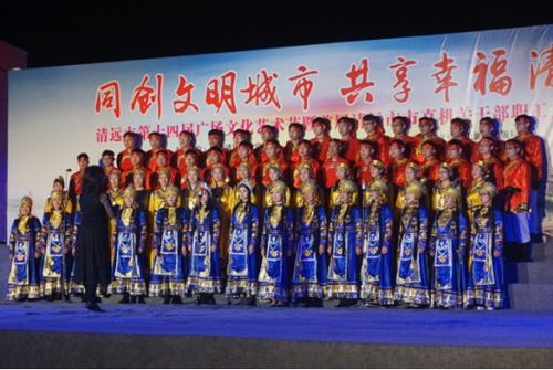 清遠(yuǎn)市第十四屆廣場(chǎng)文化藝術(shù)節(jié)經(jīng)信專(zhuān)場(chǎng)活動(dòng)圓滿舉行，市經(jīng)信局組織文化藝術(shù)交流活動(dòng)促進(jìn)行業(yè)發(fā)展